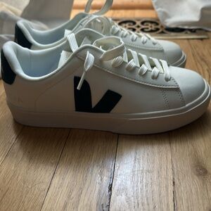 Veja sneakers - like new condition